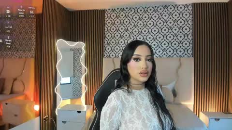 Snapshot of beella_tay1 chatting on May 2026 11:37:01 AM BELLA online show from May 2026 11:37:01 AM