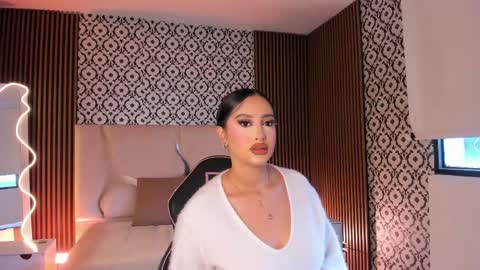 Snapshot of beella_tay1 chatting on May 2026 12:44:02 PM BELLA online show from May 2026 12:44:02 PM