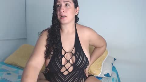 hadid online show from October 2025 11:48:02 PM