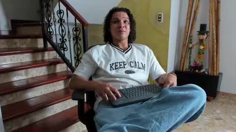 independent model online show from November 2025 01:06:02 AM