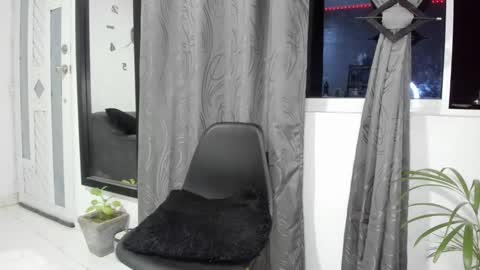 isabella online show from February 2025 10:19:01 AM