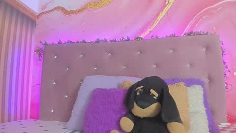 Snapshot of bella__sweets chatting on January 2026 10:41:02 AM Melanie online show from January 2026 10:41:02 AM