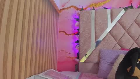 Snapshot of bella__sweets chatting on February 2026 10:36:02 AM Melanie online show from February 2026 10:36:02 AM