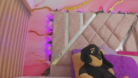 Snapshot of bella__sweets chatting on February 2026 10:32:02 AM Melanie online show from February 2026 10:32:02 AM