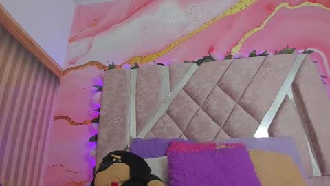 Snapshot of bella__sweets chatting on February 2026 10:33:01 AM Melanie online show from February 2026 10:33:01 AM