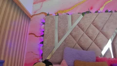 Snapshot of bella__sweets chatting on February 2026 10:25:01 AM Melanie online show from February 2026 10:25:01 AM