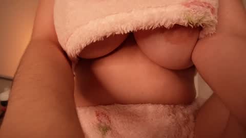 isabella online show from December 2025 10:52:01 PM