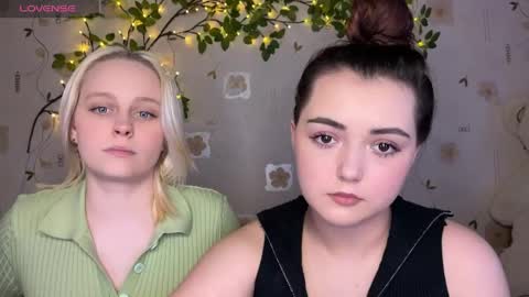 bella_and_alice online show from May 2026 04:33:01 PM