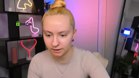 Snapshot of bella_blade chatting on December 2025 06:42:02 AM bella_blade online show from December 2025 06:42:02 AM