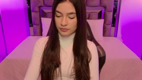 Snapshot of bella_clark2 chatting on November 2025 03:38:01 AM Bella online show from November 2025 03:38:01 AM