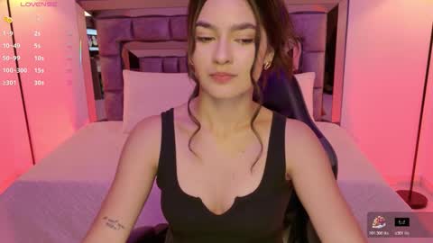 Snapshot of bella_clark2 chatting on November 2025 04:45:02 AM Bella online show from November 2025 04:45:02 AM