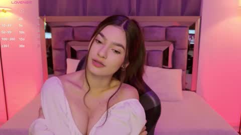 Snapshot of bella_clark2 chatting on November 2025 04:00:02 AM Bella online show from November 2025 04:00:02 AM