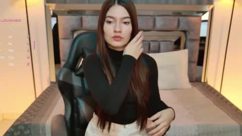 Snapshot of bella_clark2 chatting on January 2026 02:32:01 PM Bella online show from January 2026 02:32:01 PM