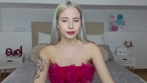 Snapshot of bella_crazyy chatting on June 2026 10:19:02 PM Bella online show from June 2026 10:19:02 PM