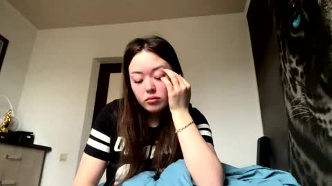 Hanna here Welcome  online show from April 2026 02:33:01 AM