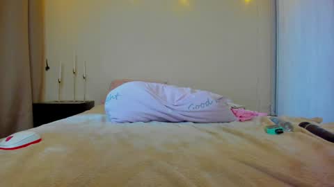 Snapshot of bella_foryou chatting on December 2024 07:35:02 AM NastyaThere are legends that in this room all your wishes can come true  Private is Open online show from December 2024 07:35:02 AM