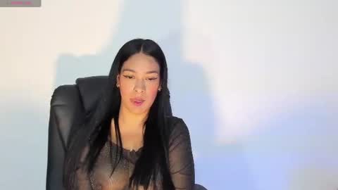 Snapshot of bella_hadid1_ chatting on July 2026 12:08:01 AM Laura online show from July 2026 12:08:01 AM