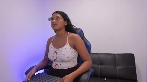 Snapshot of bella_jamez chatting on December 2025 07:47:02 AM Isa online show from December 2025 07:47:02 AM