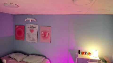  Bella  online show from April 2026 07:47:01 PM