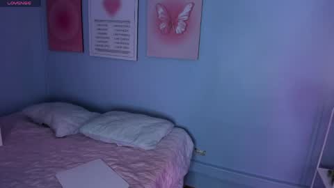  Bella  online show from April 2026 09:39:33 PM