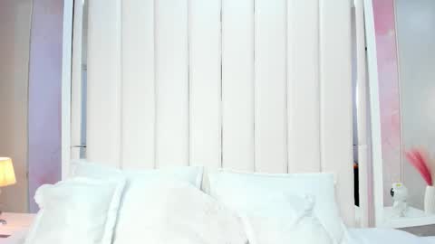 Snapshot of bella_miia_ chatting on October 2025 01:01:01 PM Mia online show from October 2025 01:01:01 PM