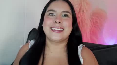 Snapshot of bella_saint33 chatting on July 2026 05:22:02 AM bella online show from July 2026 05:22:02 AM