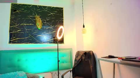     online show from November 2025 08:32:01 PM