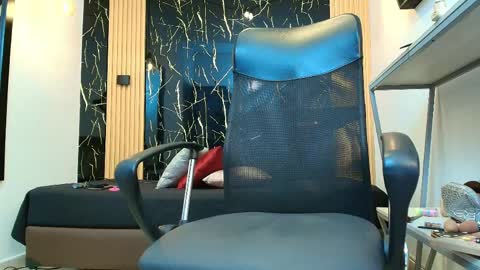     online show from April 2026 07:55:01 PM