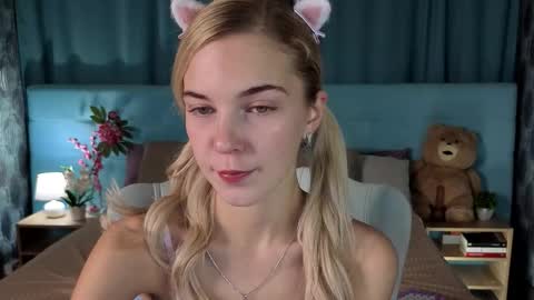 Bella online show from December 2025 11:10:01 PM