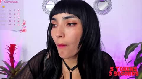 Snapshot of bella_thorne3 chatting on January 2025 03:23:02 AM Bella online show from January 2025 03:23:02 AM