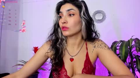 Snapshot of bella_thorne3 chatting on January 2025 10:34:01 PM Bella online show from January 2025 10:34:01 PM