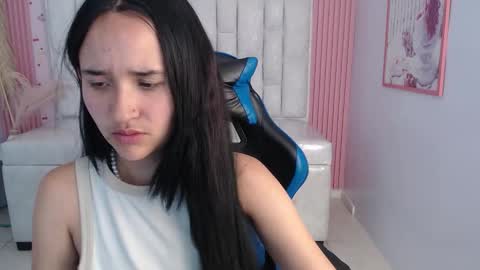 Bella online show from November 2025 08:18:01 PM