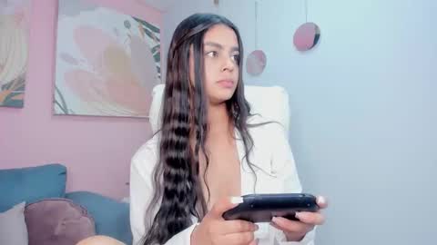 BELLA online show from November 2025 06:26:01 PM