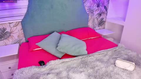 Snapshot of bellaa_becca chatting on December 2024 06:44:02 PM Bella Becca online show from December 2024 06:44:02 PM