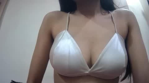 Snapshot of bellacrystall chatting on January 2025 02:25:01 PM bellacrystall online show from January 2025 02:25:01 PM