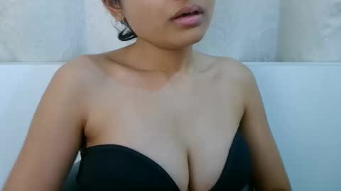 bellacrystall online show from January 2026 07:57:02 AM