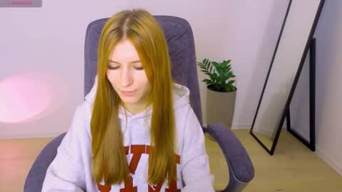 BellaFoxi online show from October 2025 01:04:02 PM