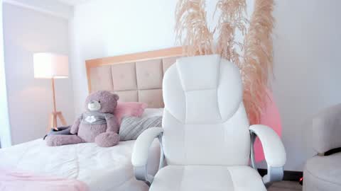 Bella Mia online show from December 2024 04:04:01 PM