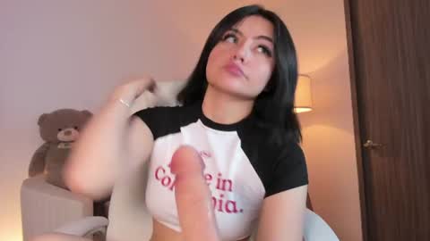Snapshot of bellamia_ chatting on June 2026 08:20:01 AM Bella Mia online show from June 2026 08:20:01 AM