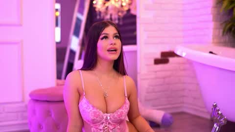 Snapshot of bellanoirre chatting on September 2025 05:46:02 PM Bella online show from September 2025 05:46:02 PM
