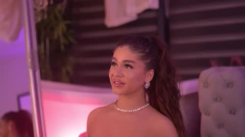 Bella online show from December 2025 07:53:02 PM