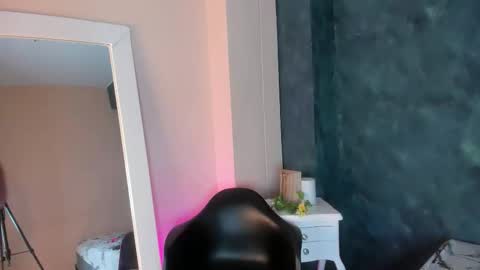 Snapshot of bellarooux chatting on November 2025 12:15:01 PM bellarooux online show from November 2025 12:15:01 PM