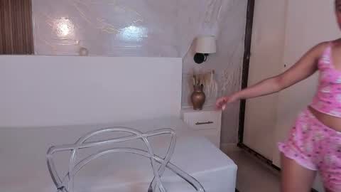 Bella online show from October 2025 12:37:01 PM