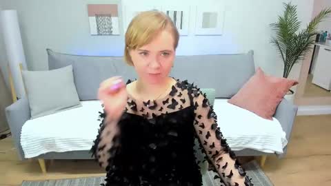 bellasmittssy online show from April 2026 09:15:01 AM