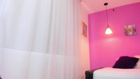 Snapshot of bellawild_ chatting on February 2026 12:13:02 PM Bella Wild online show from February 2026 12:13:02 PM