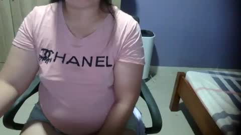 Snapshot of belle858889 chatting on January 2025 12:01:02 PM belle858889 online show from January 2025 12:01:02 PM