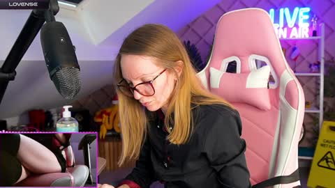 Snapshot of belle_alice chatting on January 2025 01:42:02 PM Alice online show from January 2025 01:42:02 PM