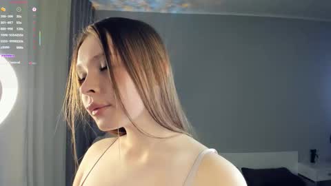 Bella online show from November 2025 06:08:01 PM