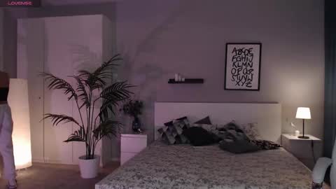 Bella online show from October 2025 01:06:01 AM