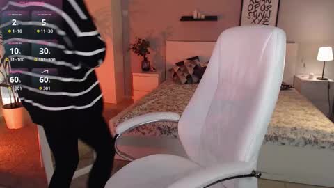 Bella online show from October 2025 01:06:02 AM